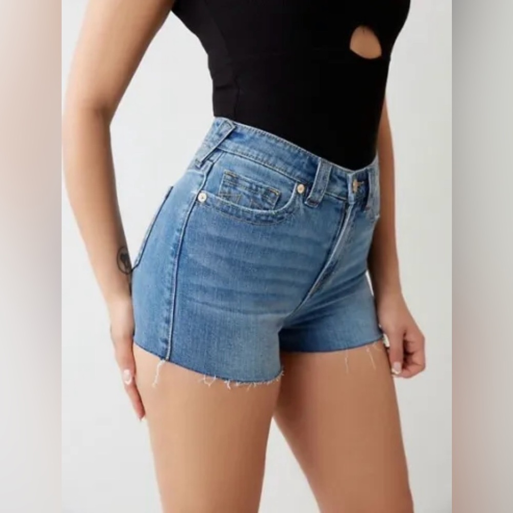 TRUE RELIGION Women’s MAISIE High Rise Vintage Jean Shorts - Medium Wash - 29